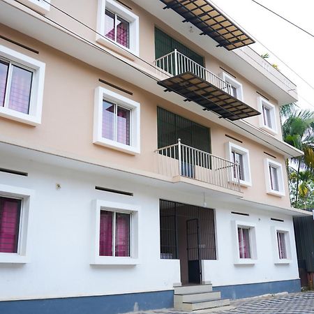 Gmr Suites Kalpetta Exterior foto
